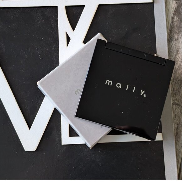 Mally 4K Ultra HD Fantasy Foundation – Medium (0.33 oz / 9.5g) - Picture 5 of 5